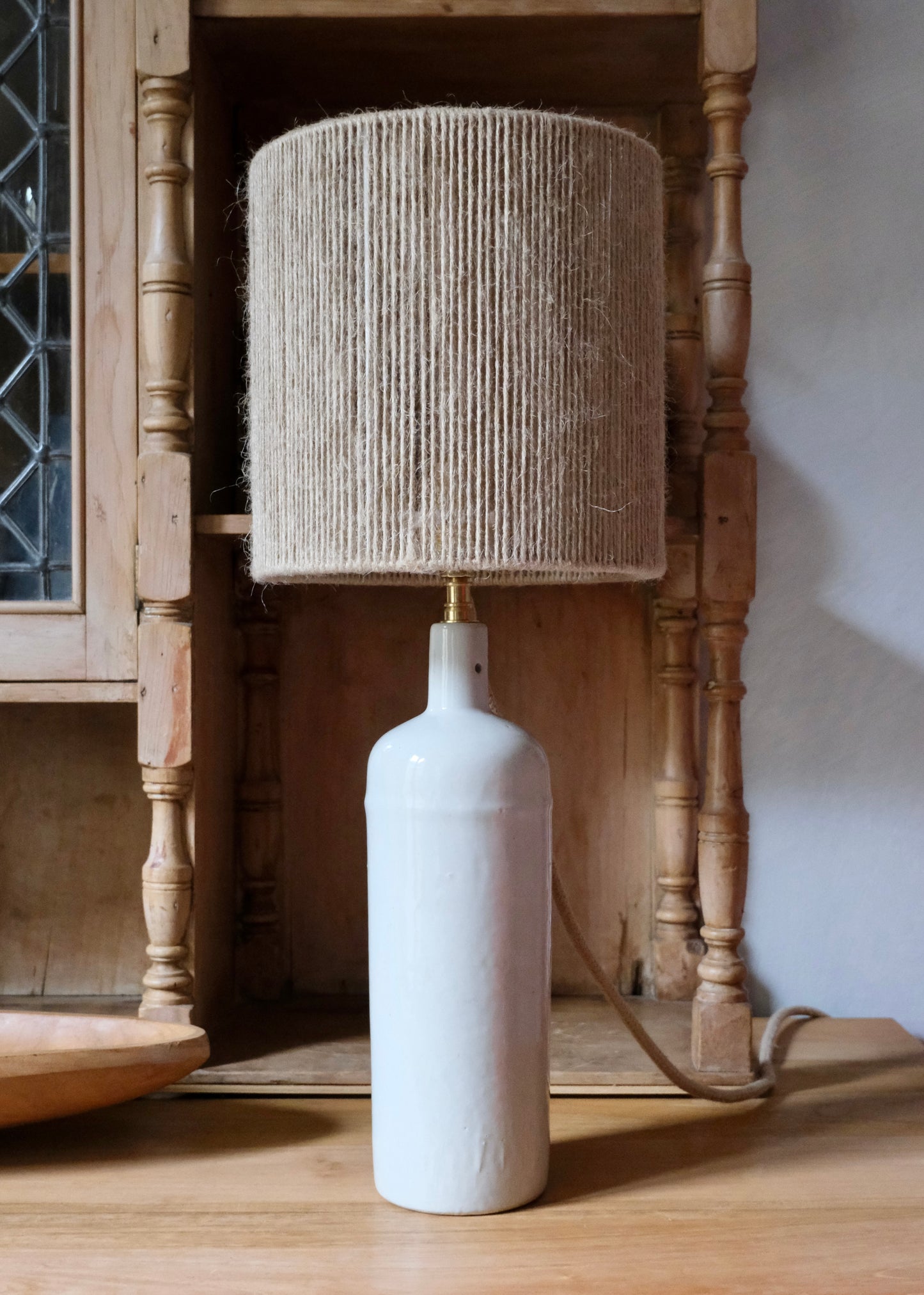 La lampe en grès beige