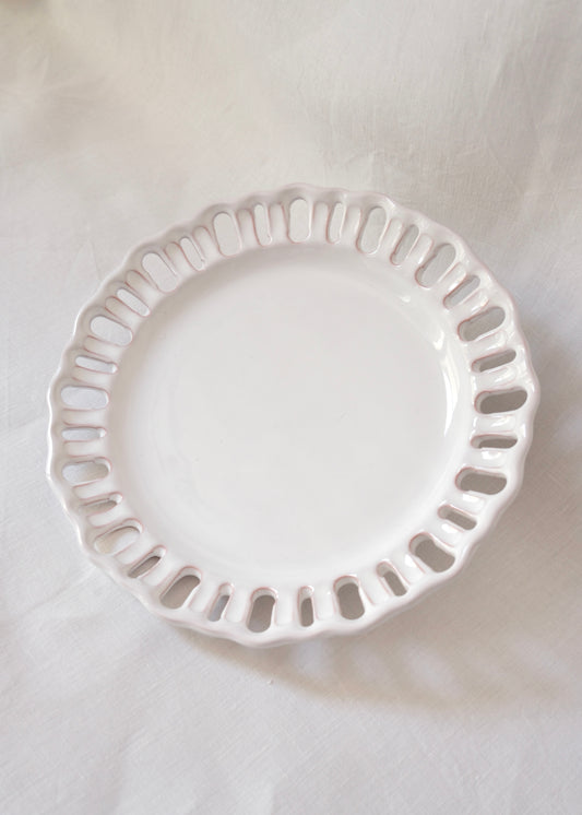 Assiette blanche Lallier à Moustiers