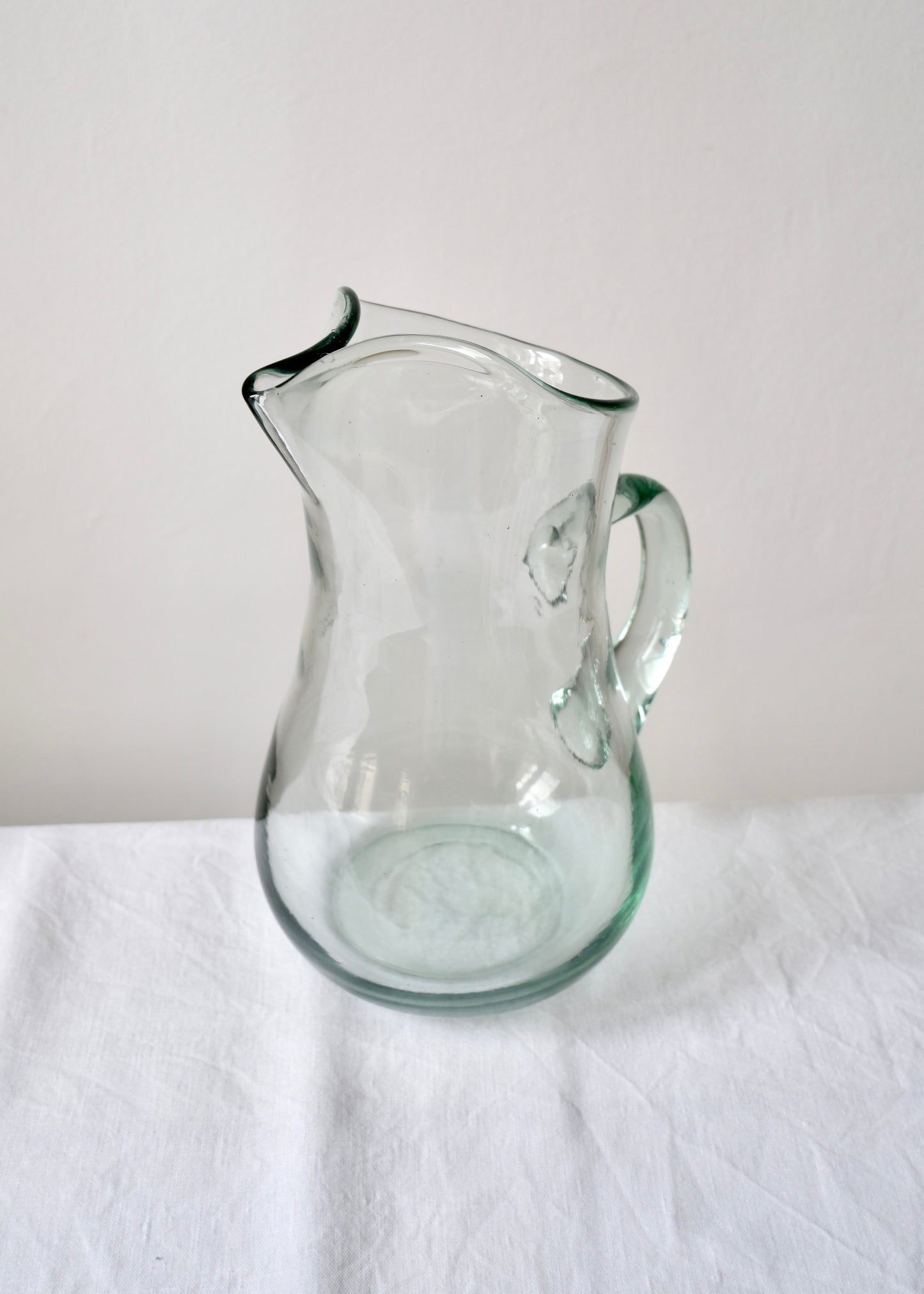 La grande carafe en verre soufflé