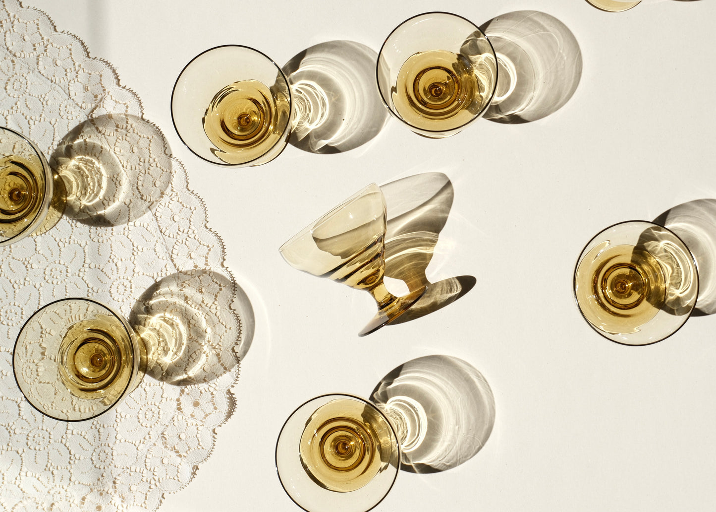 Les verres à champagne Art déco en verre jaune fumé