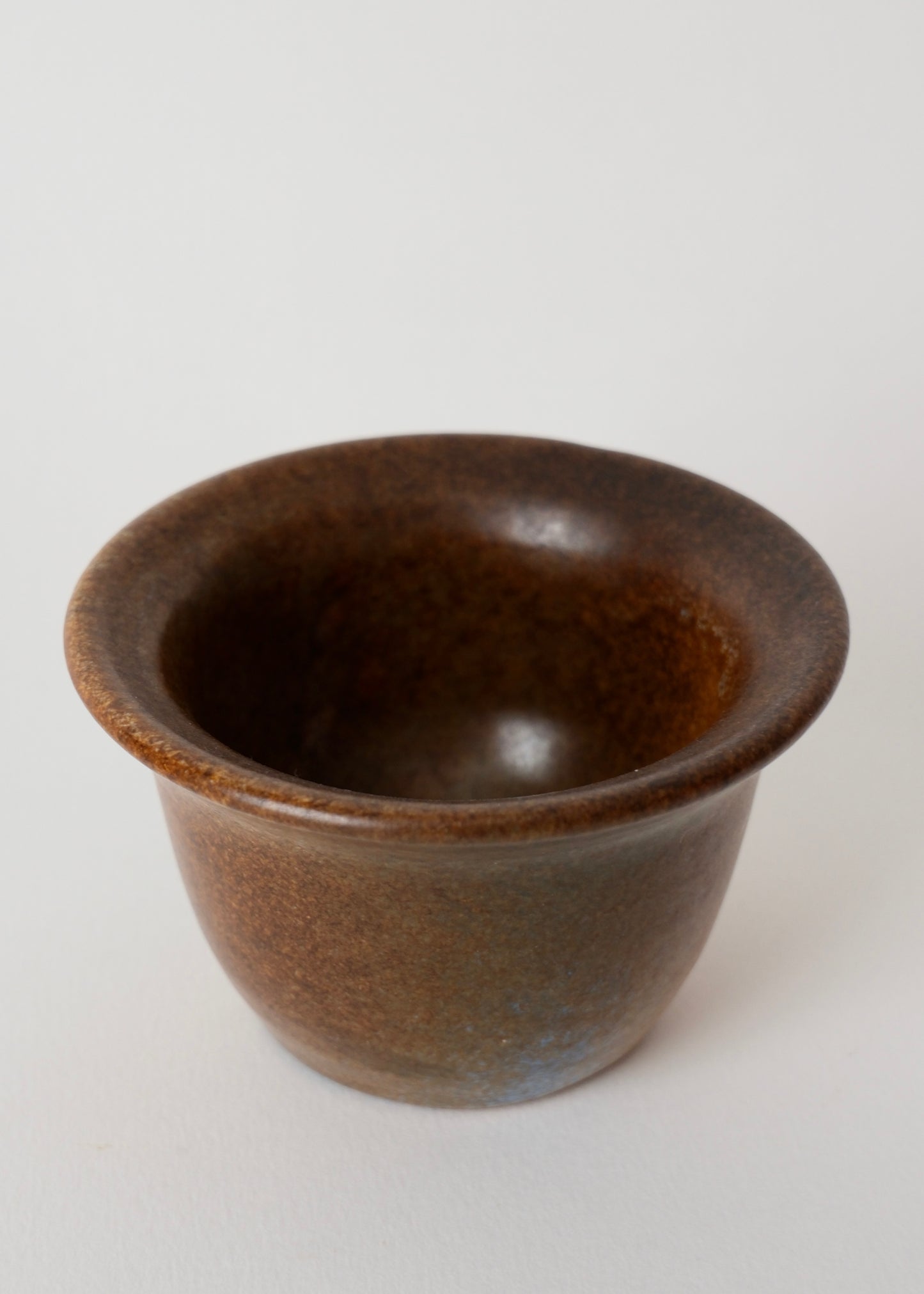 La petite tasse en céramique