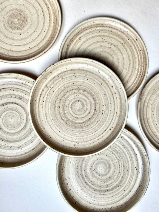 Les assiettes beiges, Potiers d'Accolay