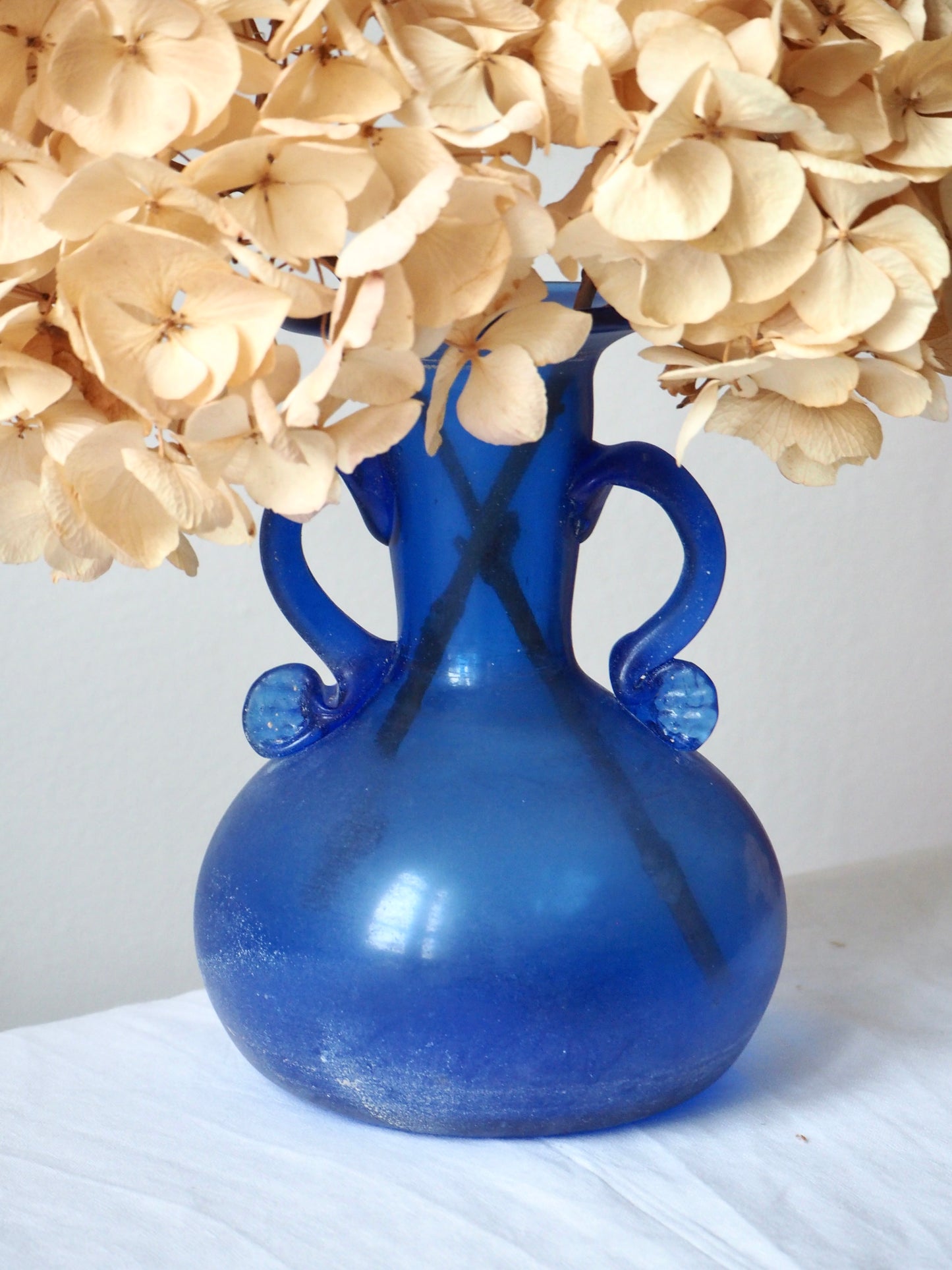 Le vase scavo bleu cobalt
