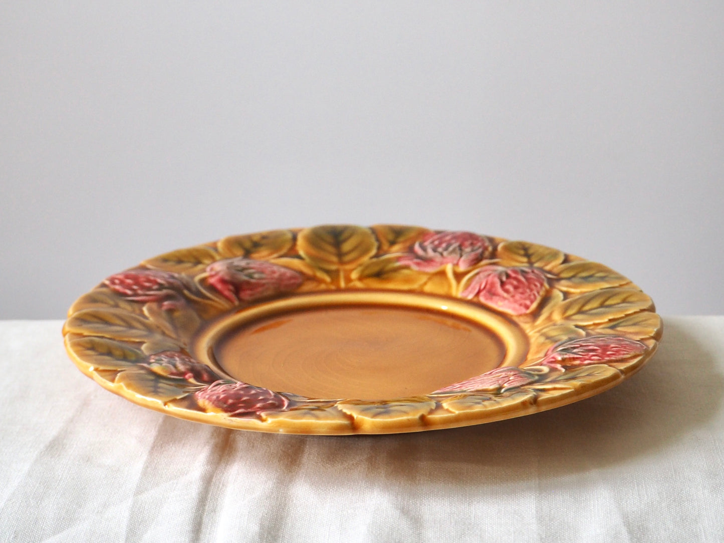 L'assiette en barbotine, Sarreguemines