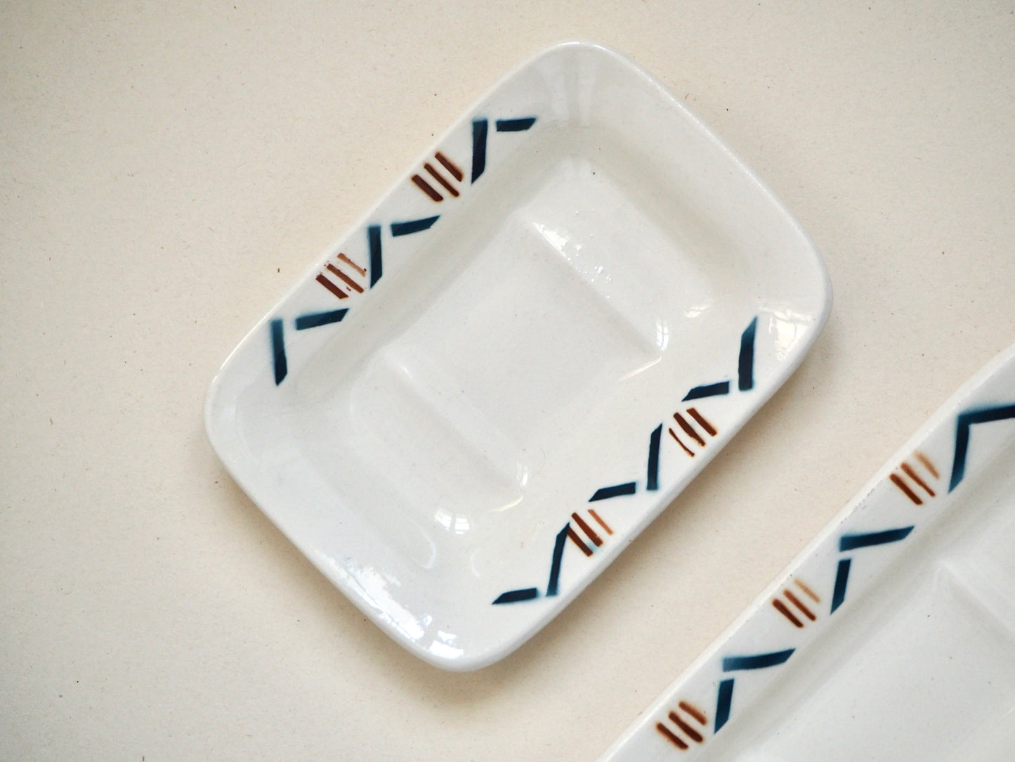 Accessoires de toilette en faïence