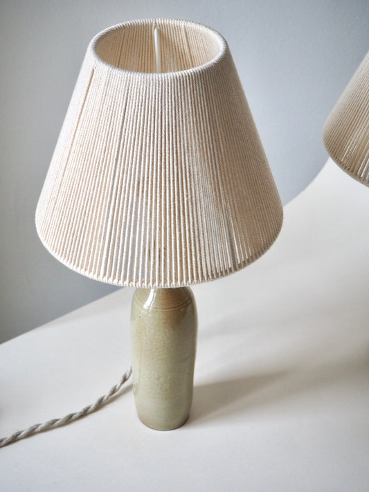 La lampe en céramique beige