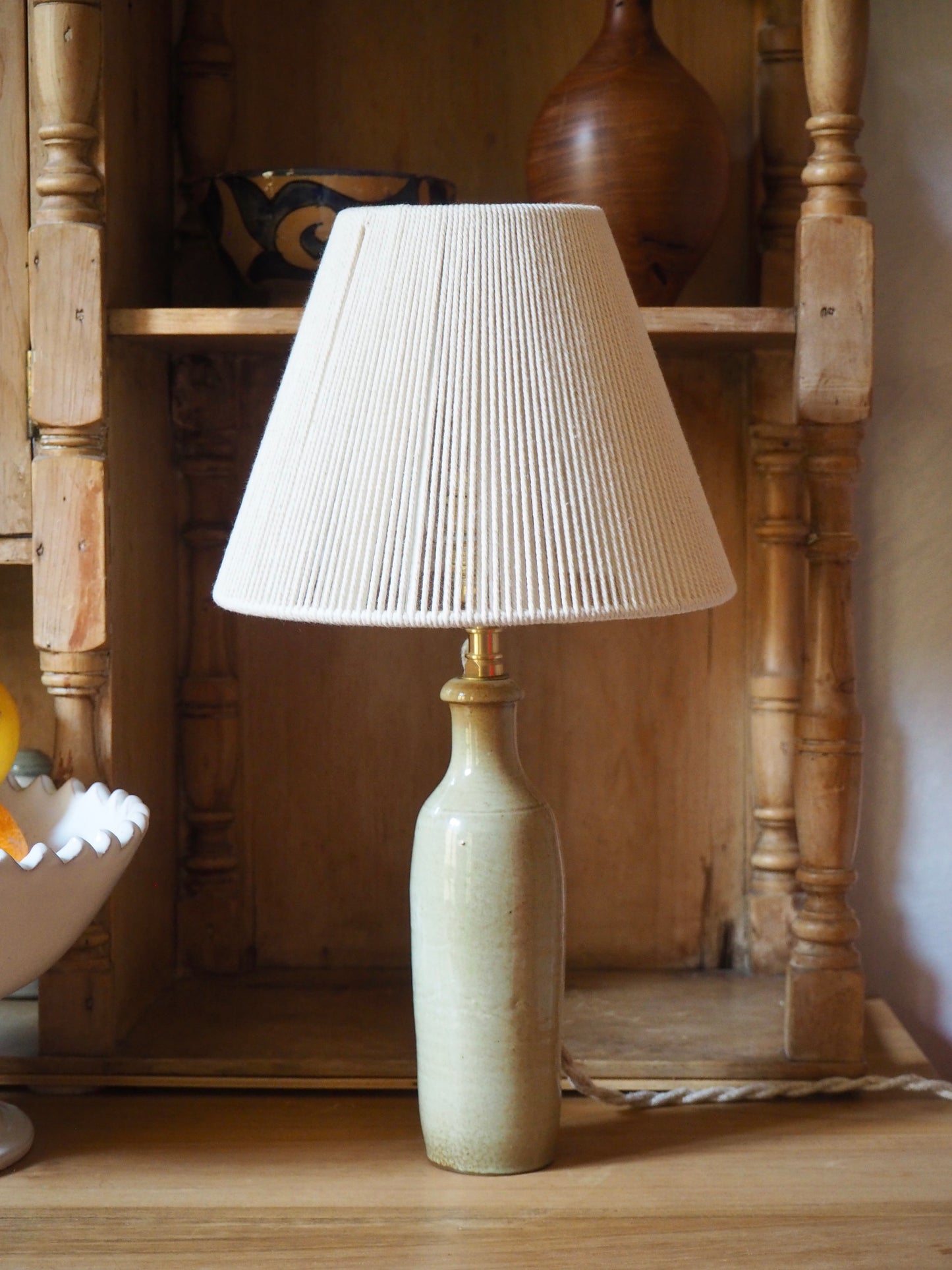 La lampe en céramique beige