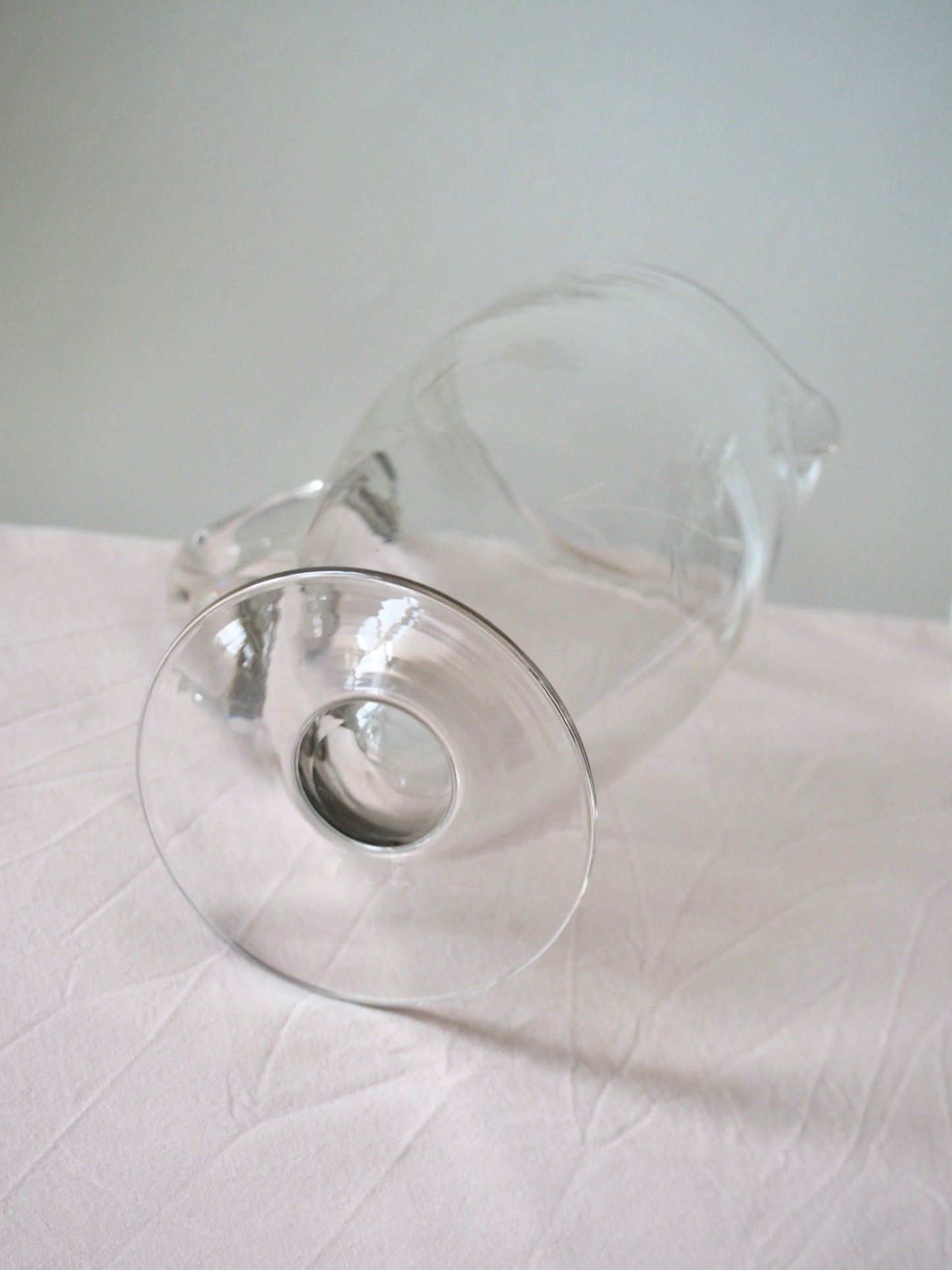 La carafe en verre ciselé