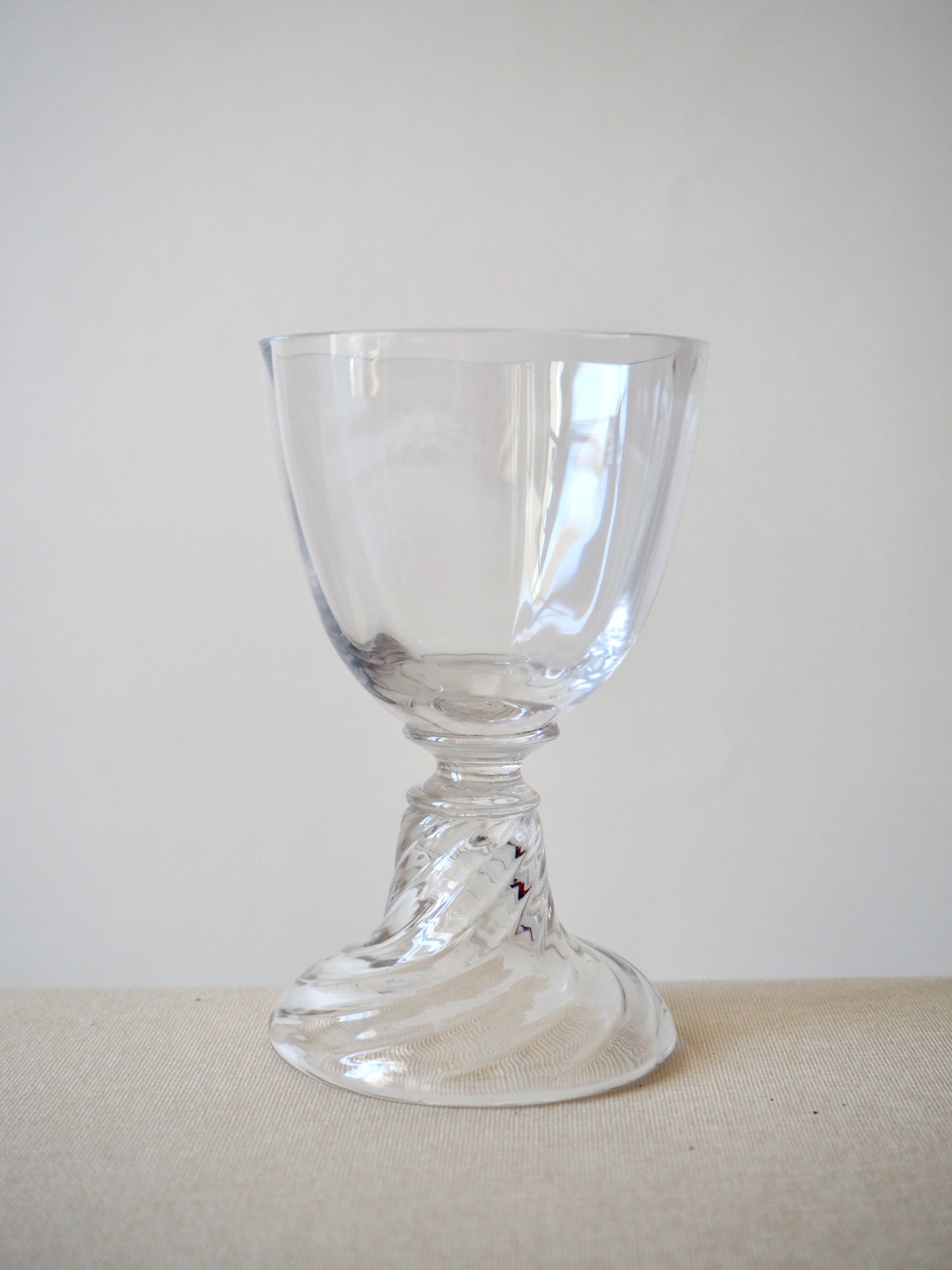 Verres à vin en cristal Saint Louis, modèle Cluny