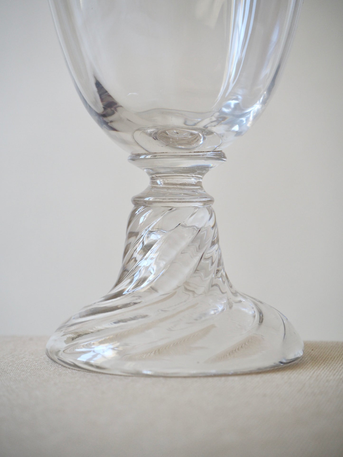 Verres à vin en cristal Saint Louis, modèle Cluny