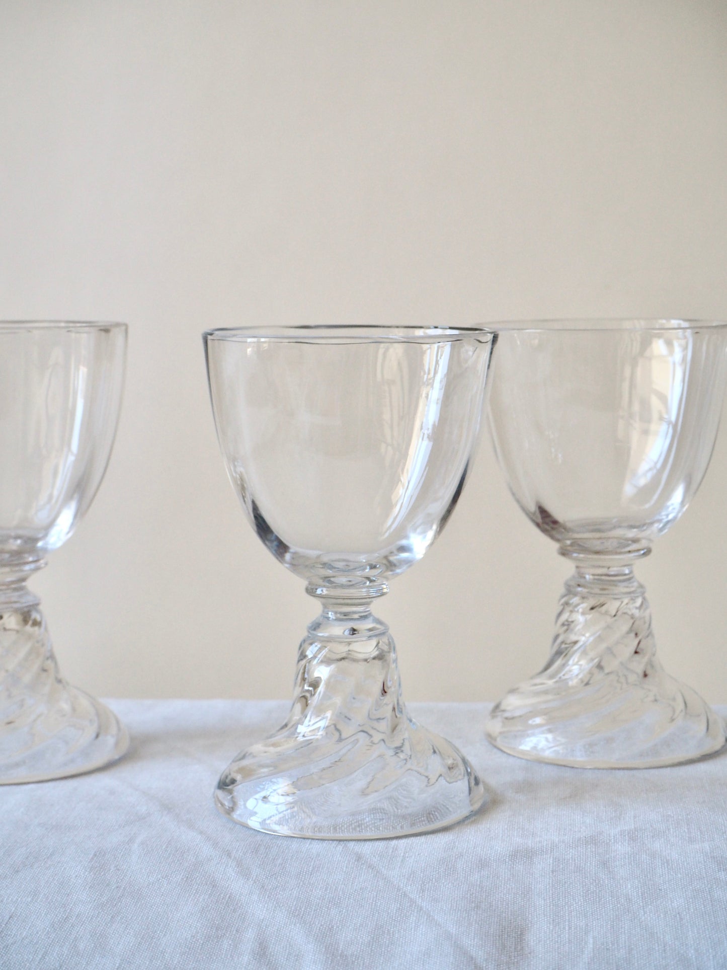 Verres à vin en cristal Saint Louis, modèle Cluny
