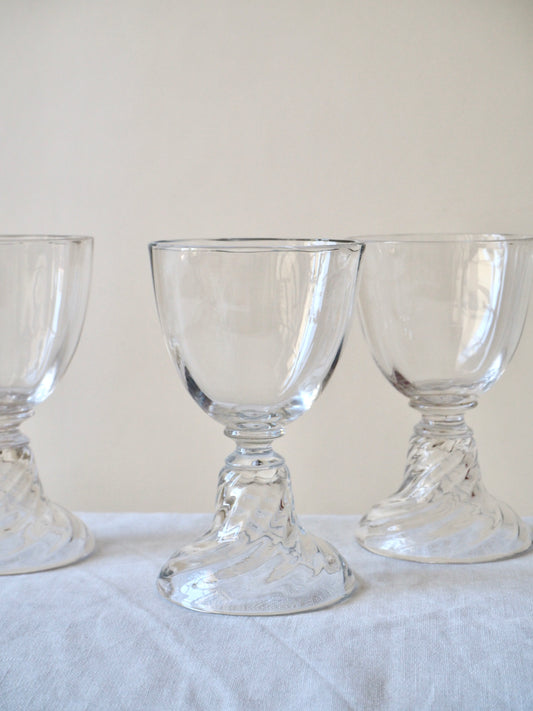 Verres à vin en cristal Saint Louis, modèle Cluny