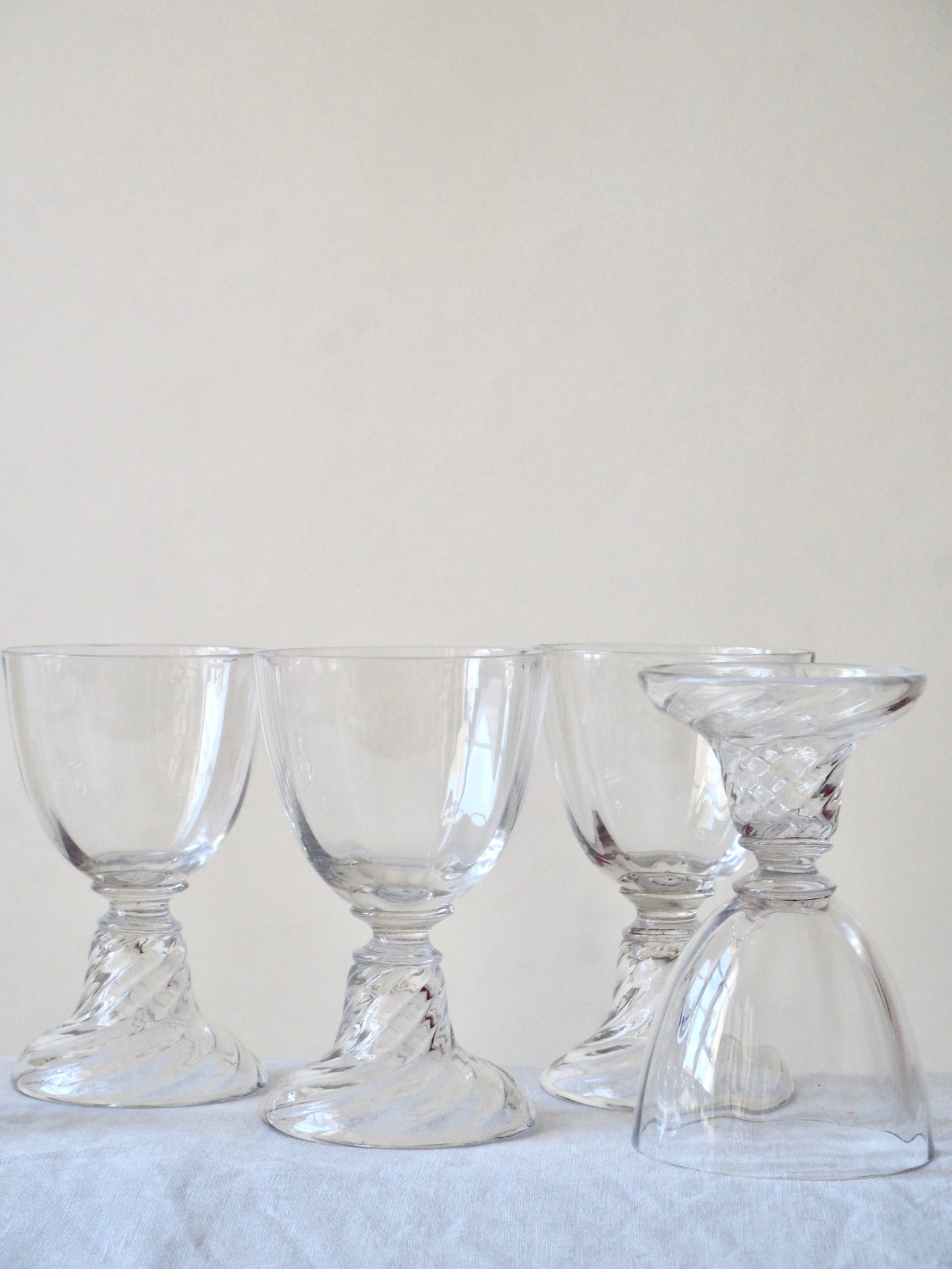 Verres à vin en cristal Saint Louis, modèle Cluny