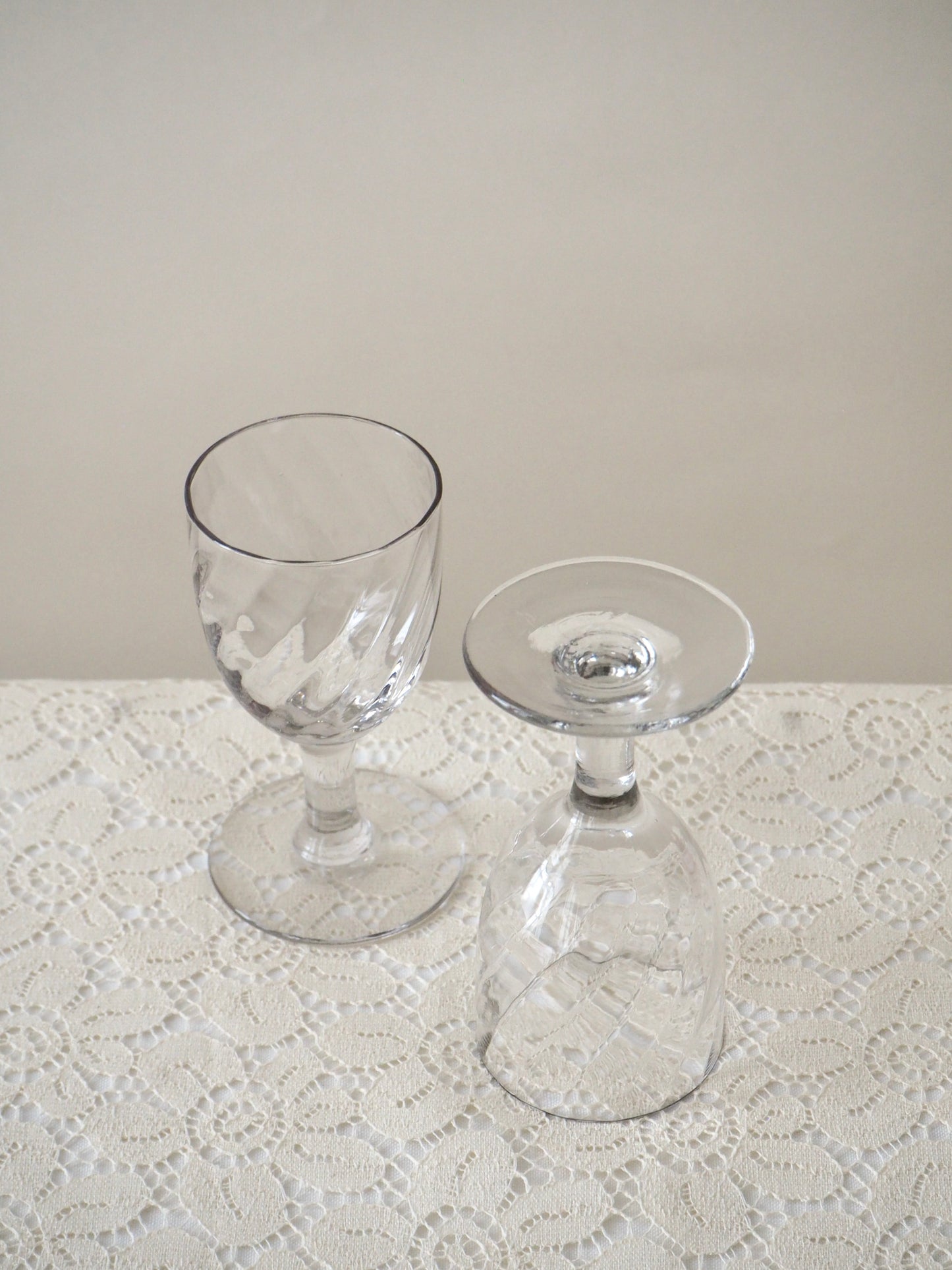 Verres à pieds anciens
