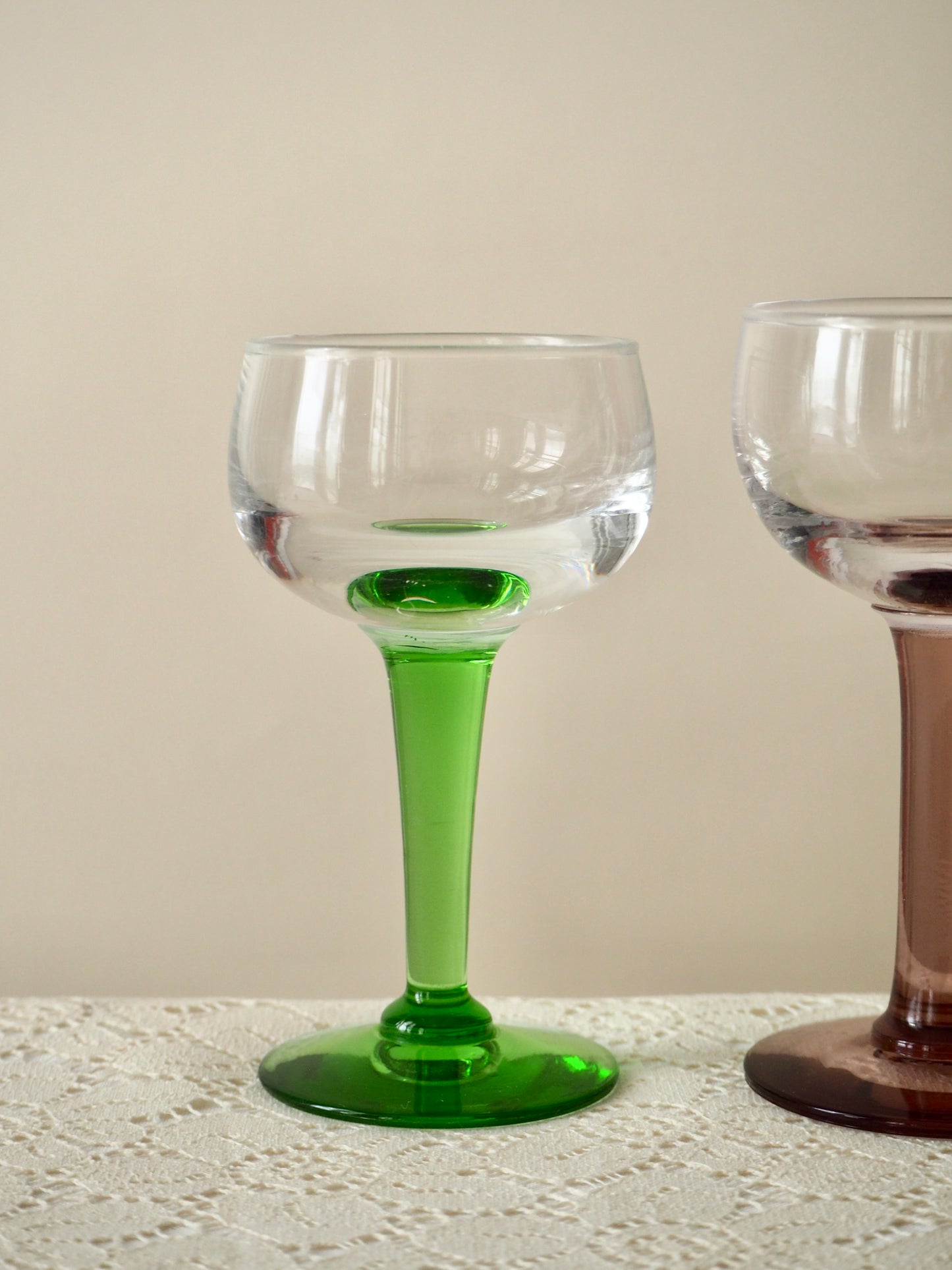 Les verres à liqueurs Verts et roses