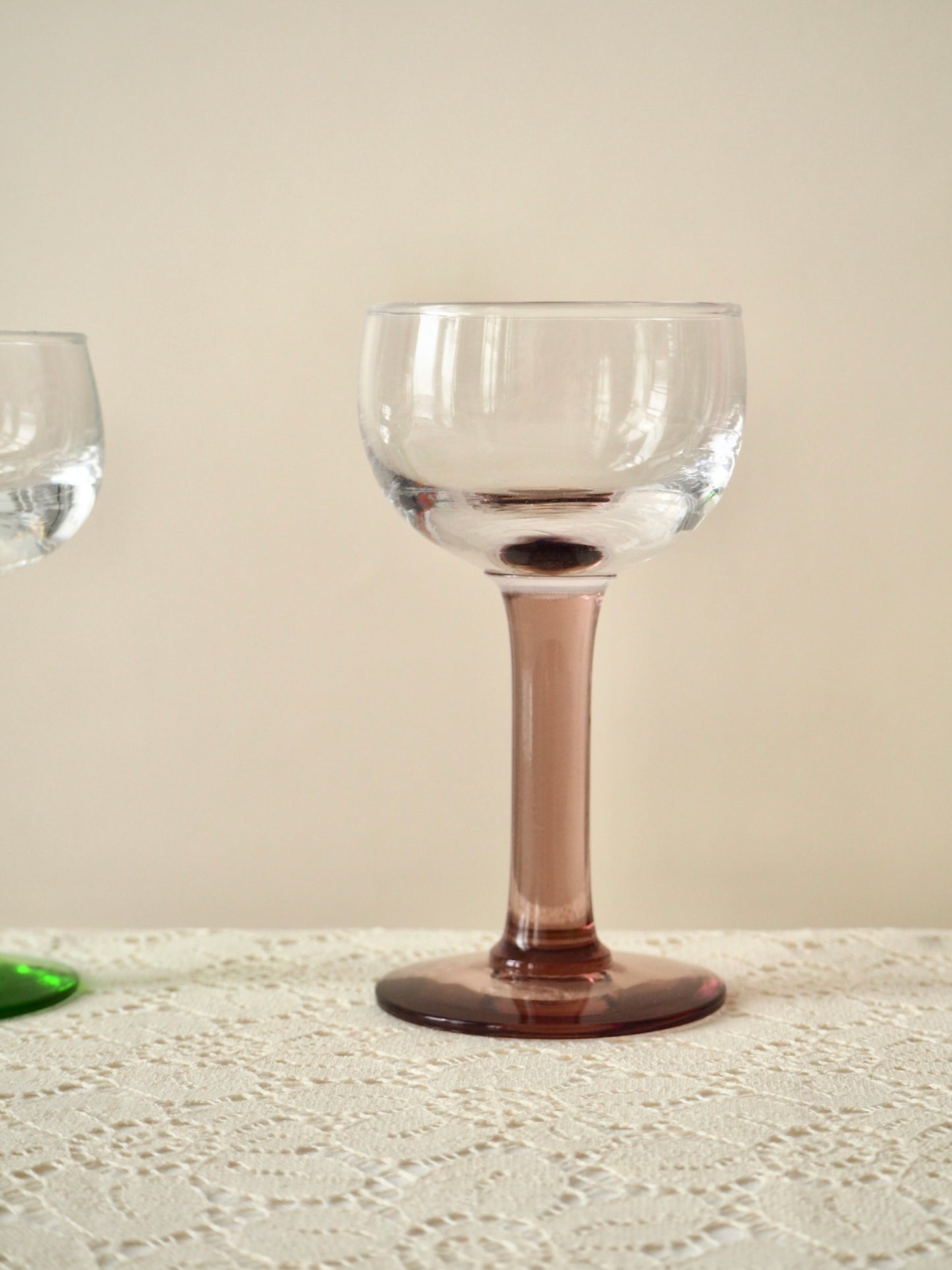 Les verres à liqueurs Verts et roses