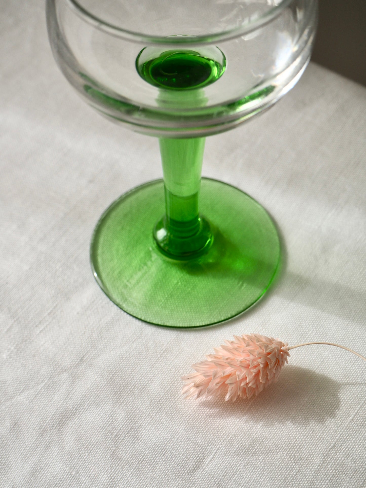 Les verres à liqueurs Verts et roses