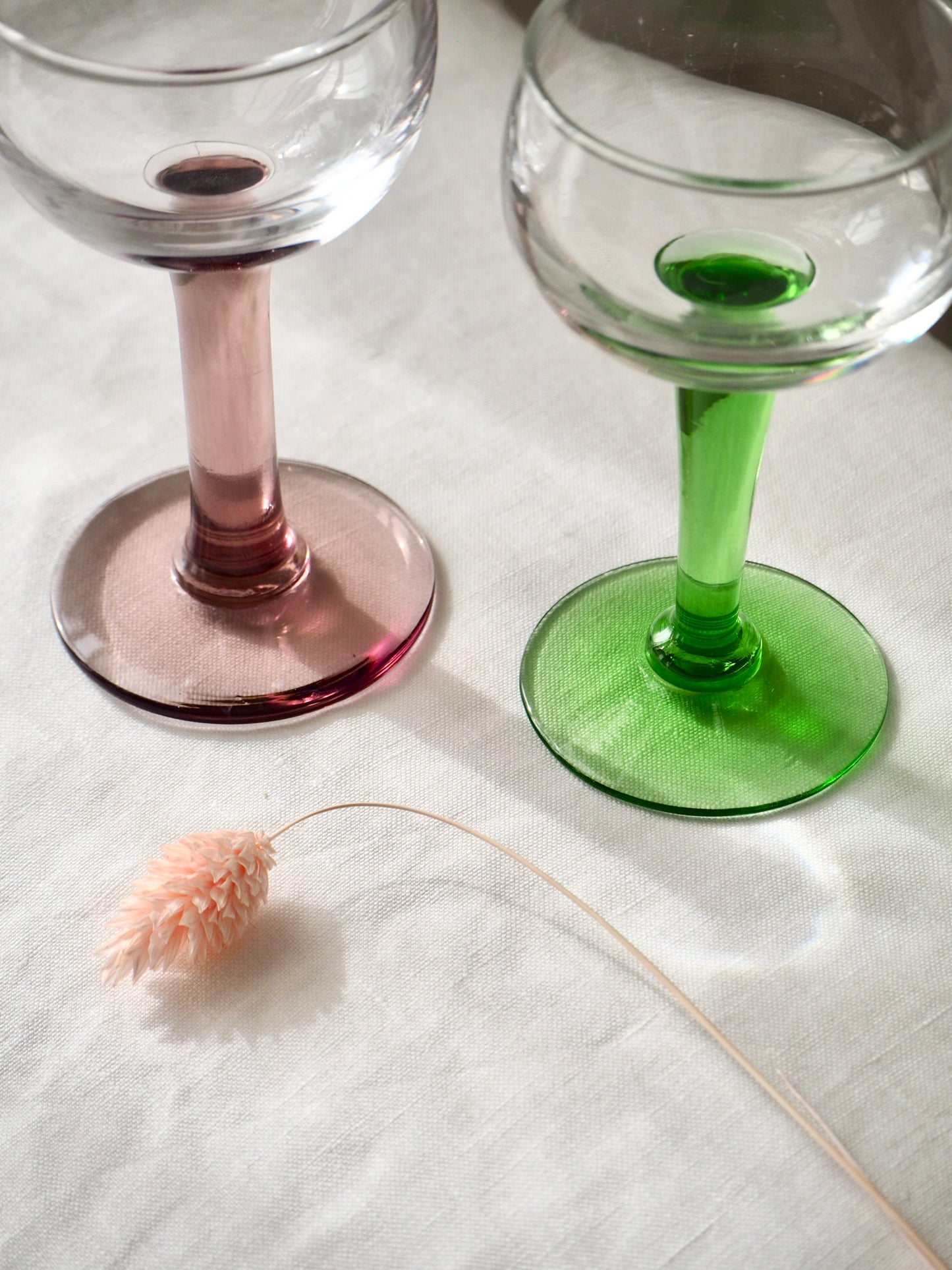 Les verres à liqueurs Verts et roses