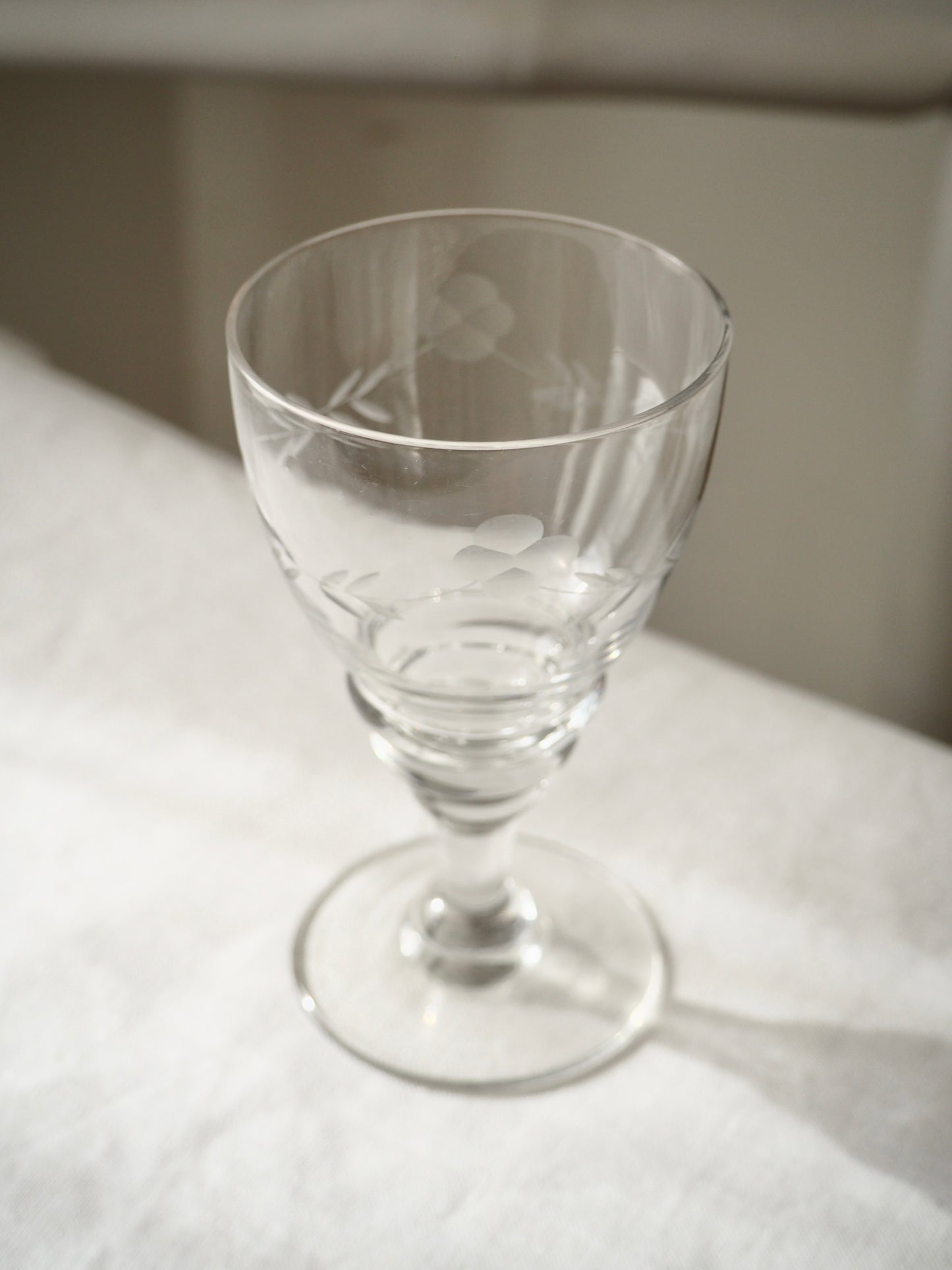 Les verres à pieds ciselés