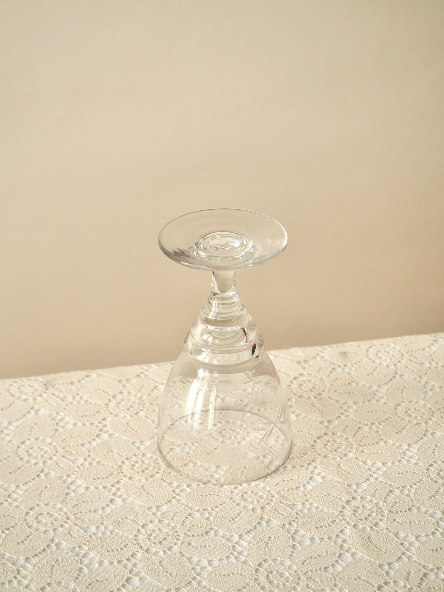 Les verres à pieds ciselés