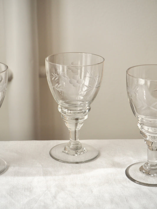 Les verres à pieds ciselés