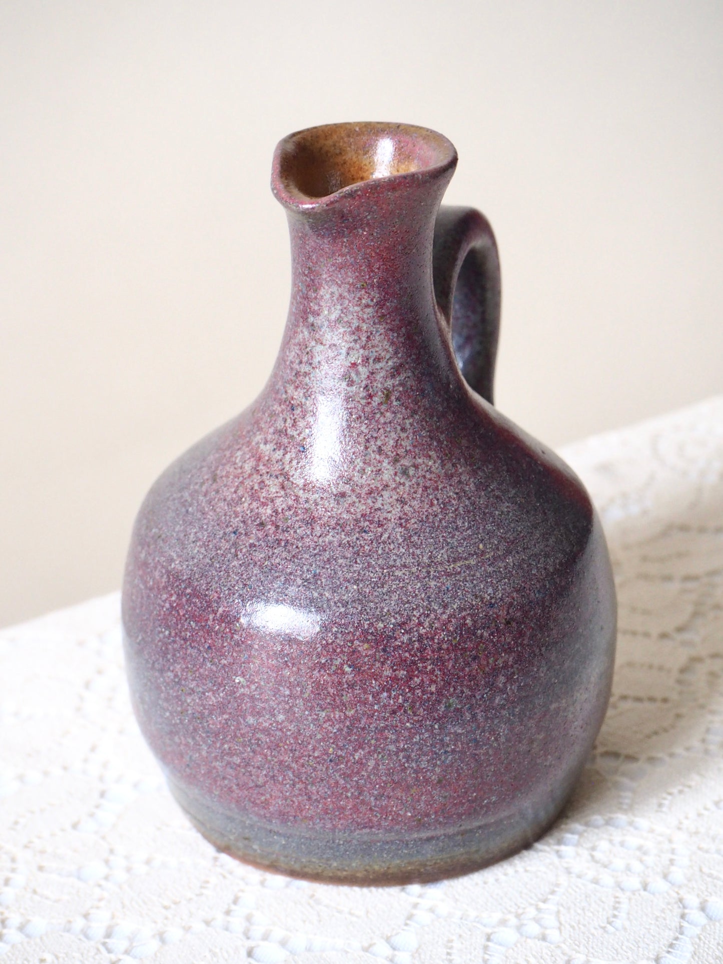 Petit pichet en grès gris rosé