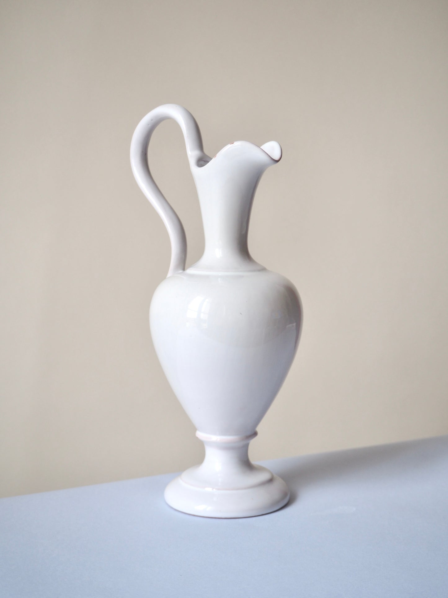 Aiguière en faïence Lallier à Moustiers
