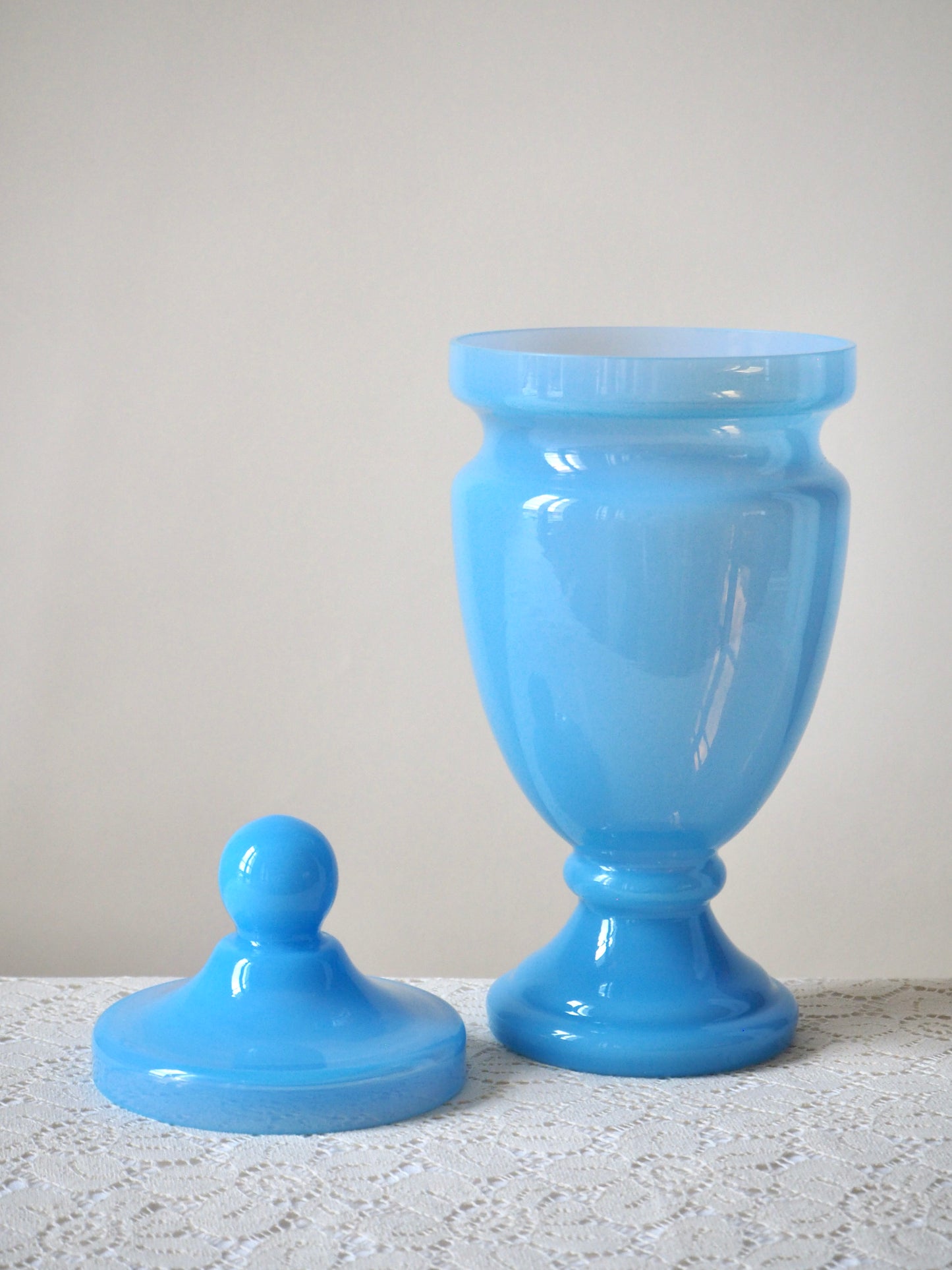 Jarre en opaline bleue de Murano