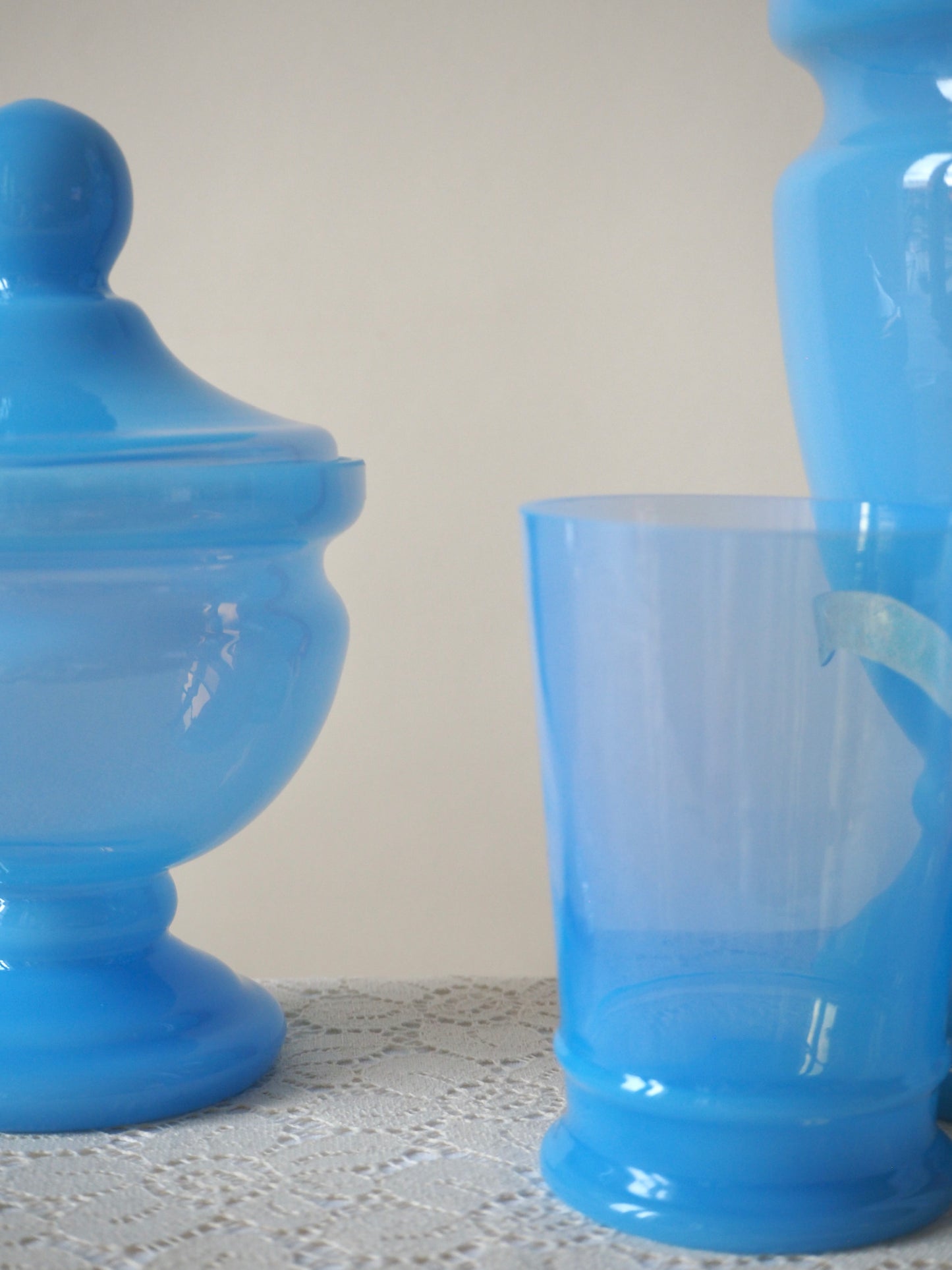 Verre à eau en opaline bleue de Murano