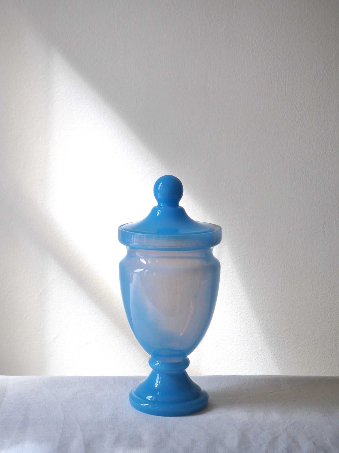 Jarre en opaline bleue de Murano