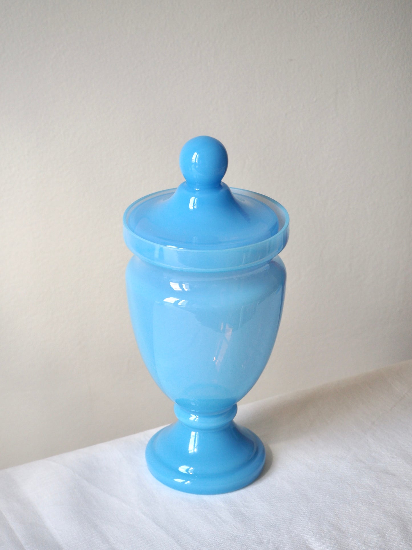 Jarre en opaline bleue de Murano