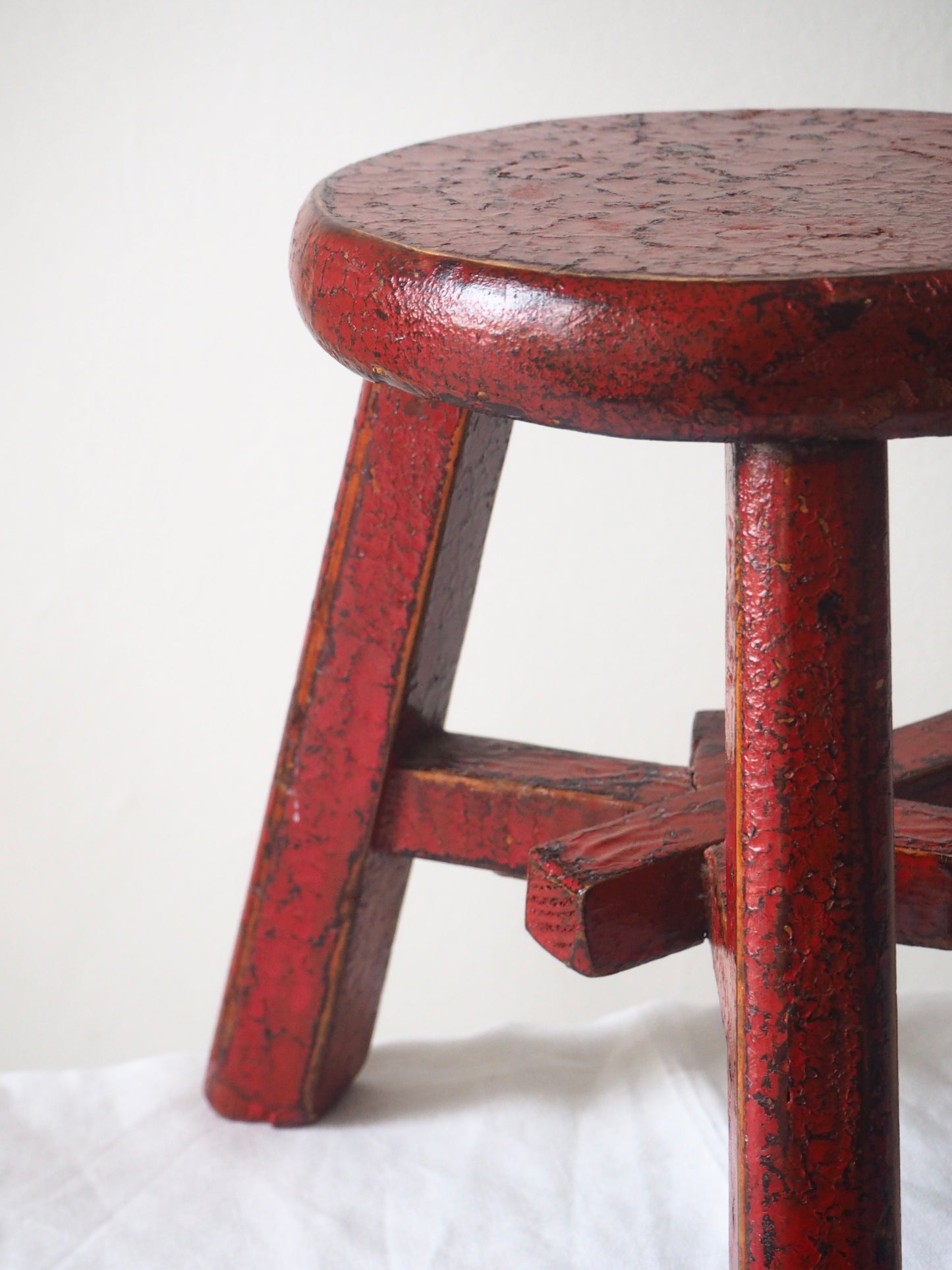 Tabouret tripode en bois