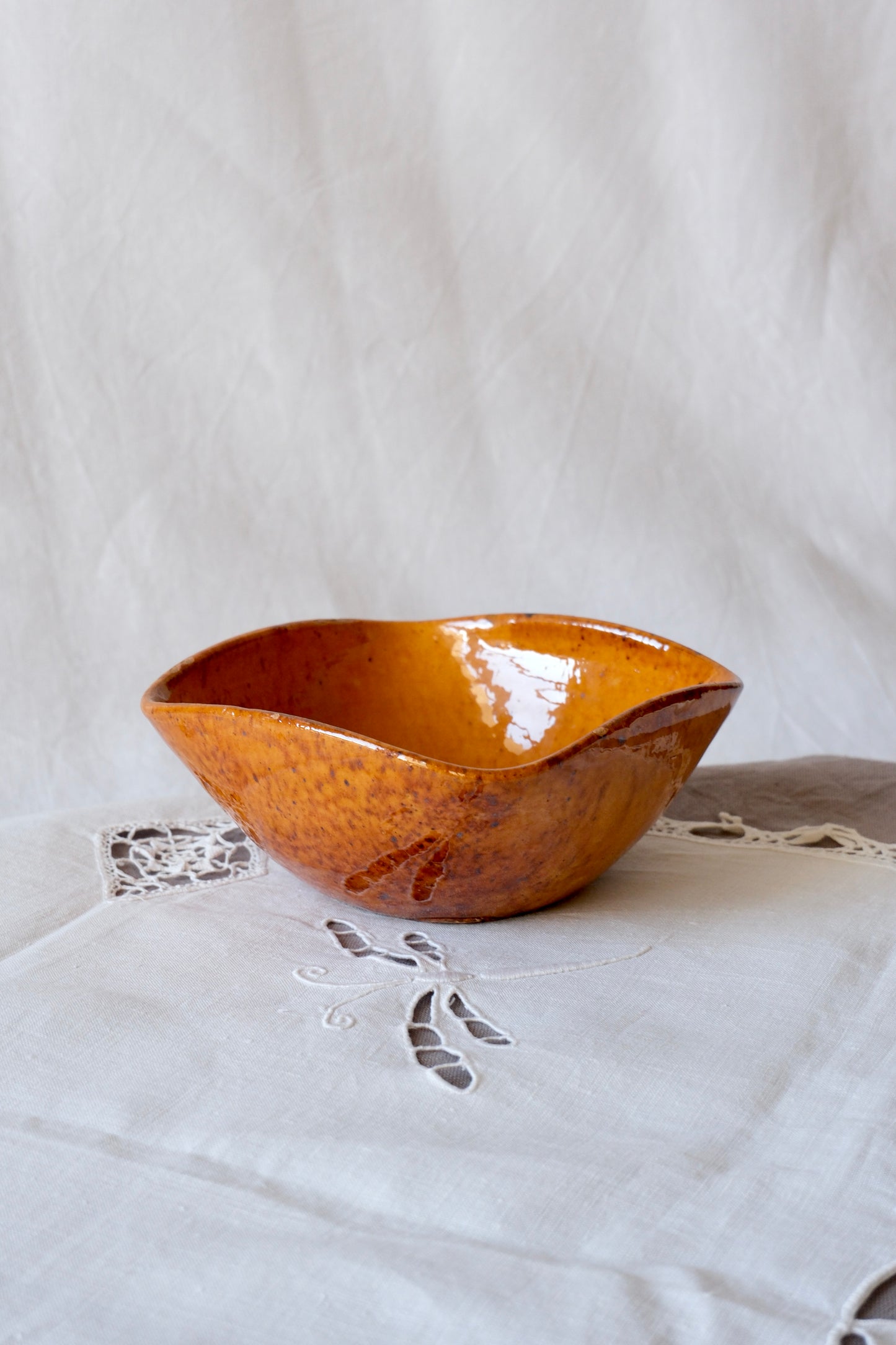 Coupelle en céramique jaune, Biot