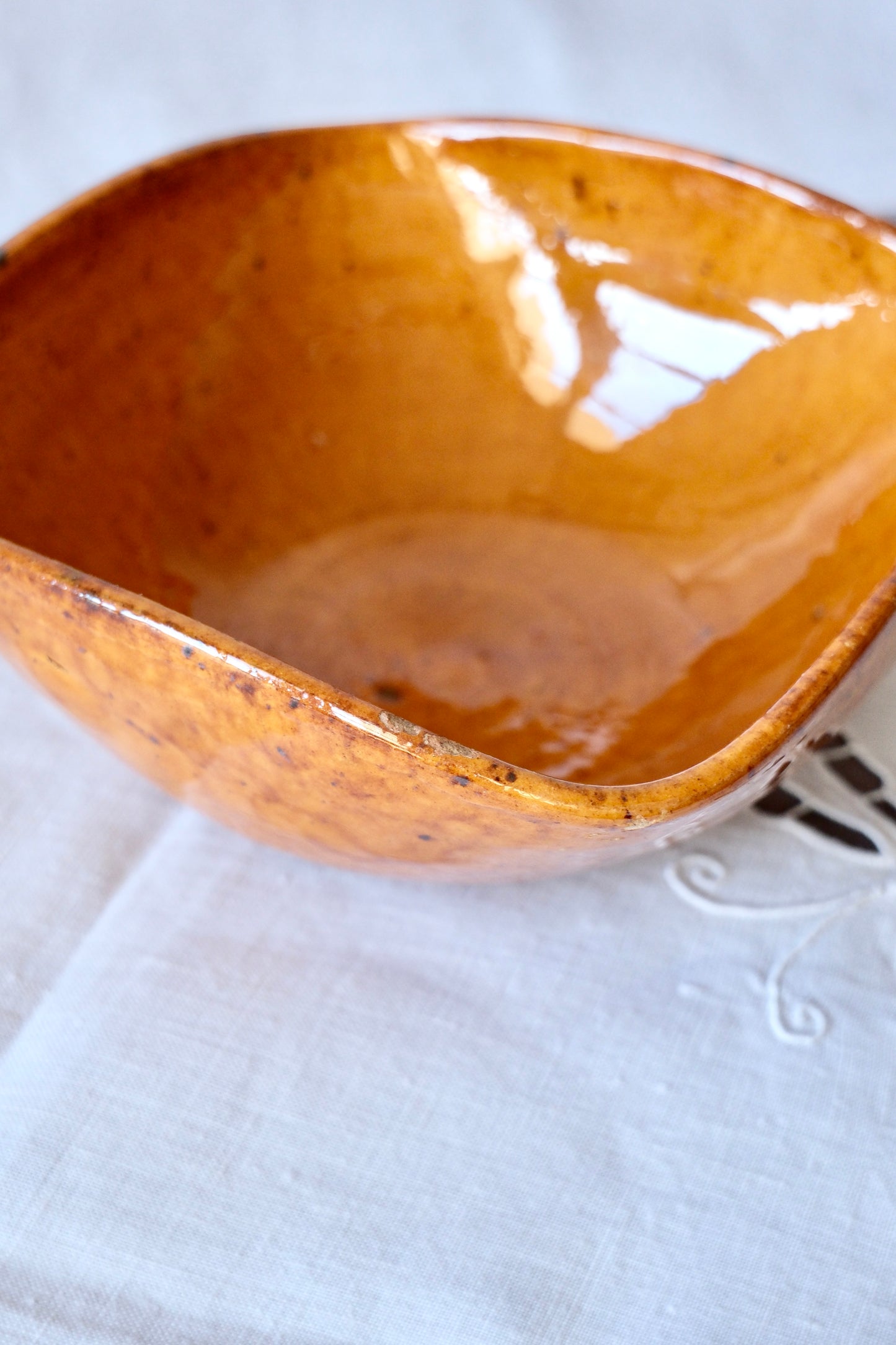 Coupelle en céramique jaune, Biot