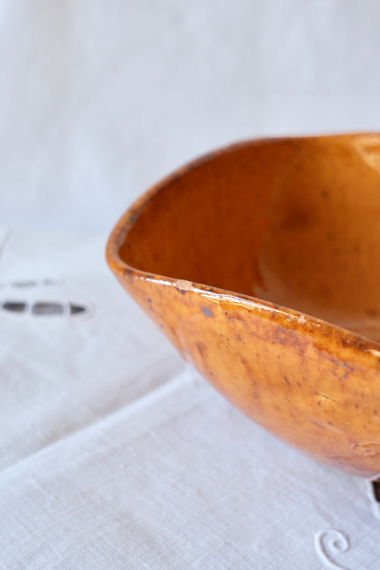 Coupelle en céramique jaune, Biot