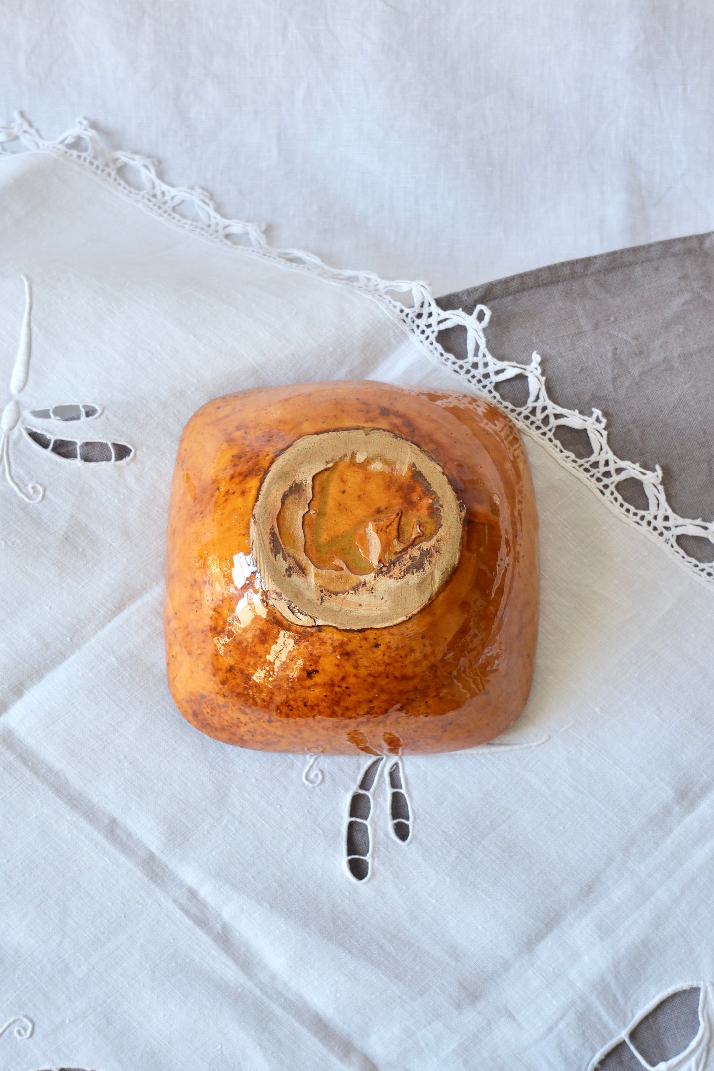 Coupelle en céramique jaune, Biot