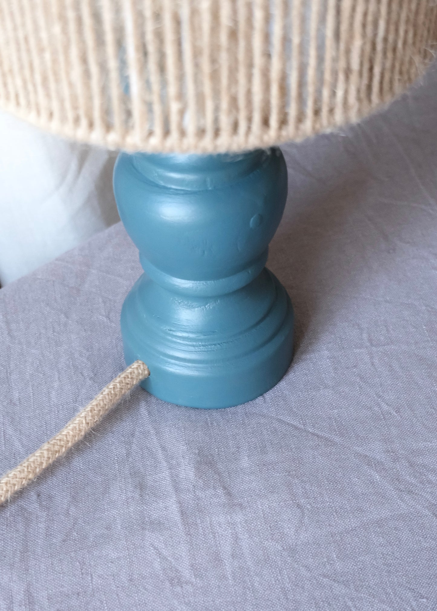La petite lampe en bois bleu