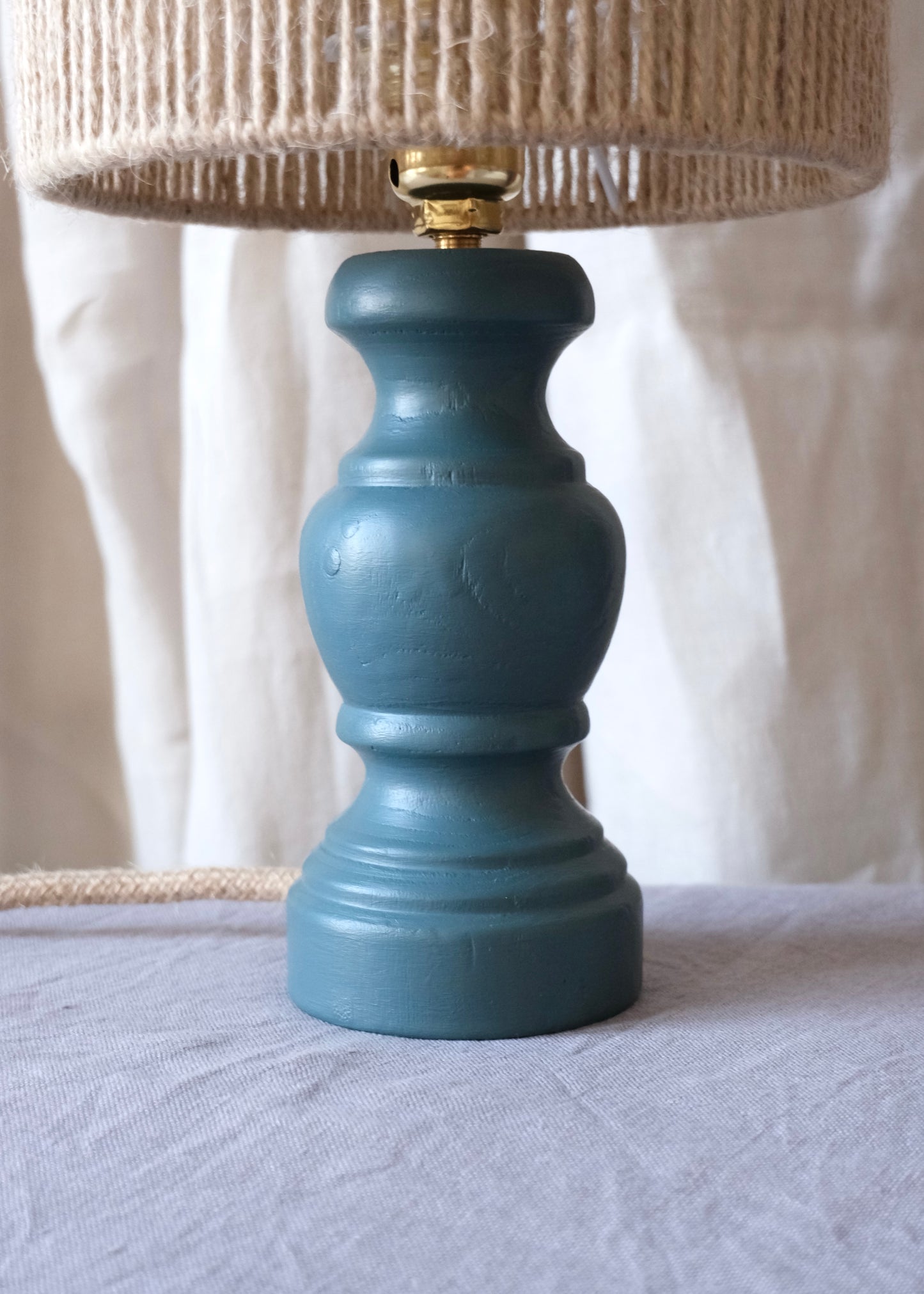 La petite lampe en bois bleu