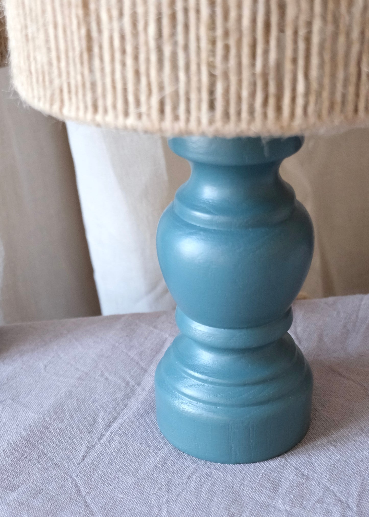 La petite lampe en bois bleu