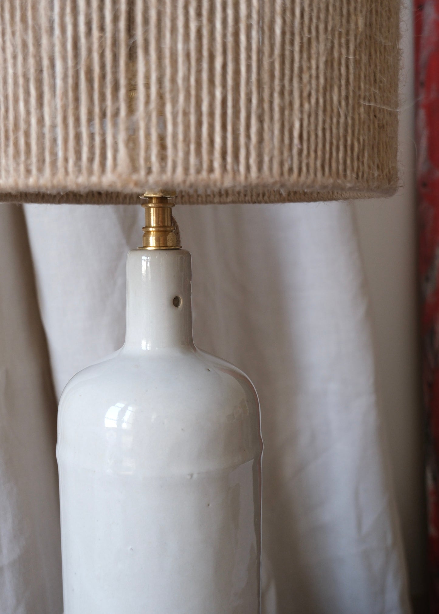 La lampe en grès beige