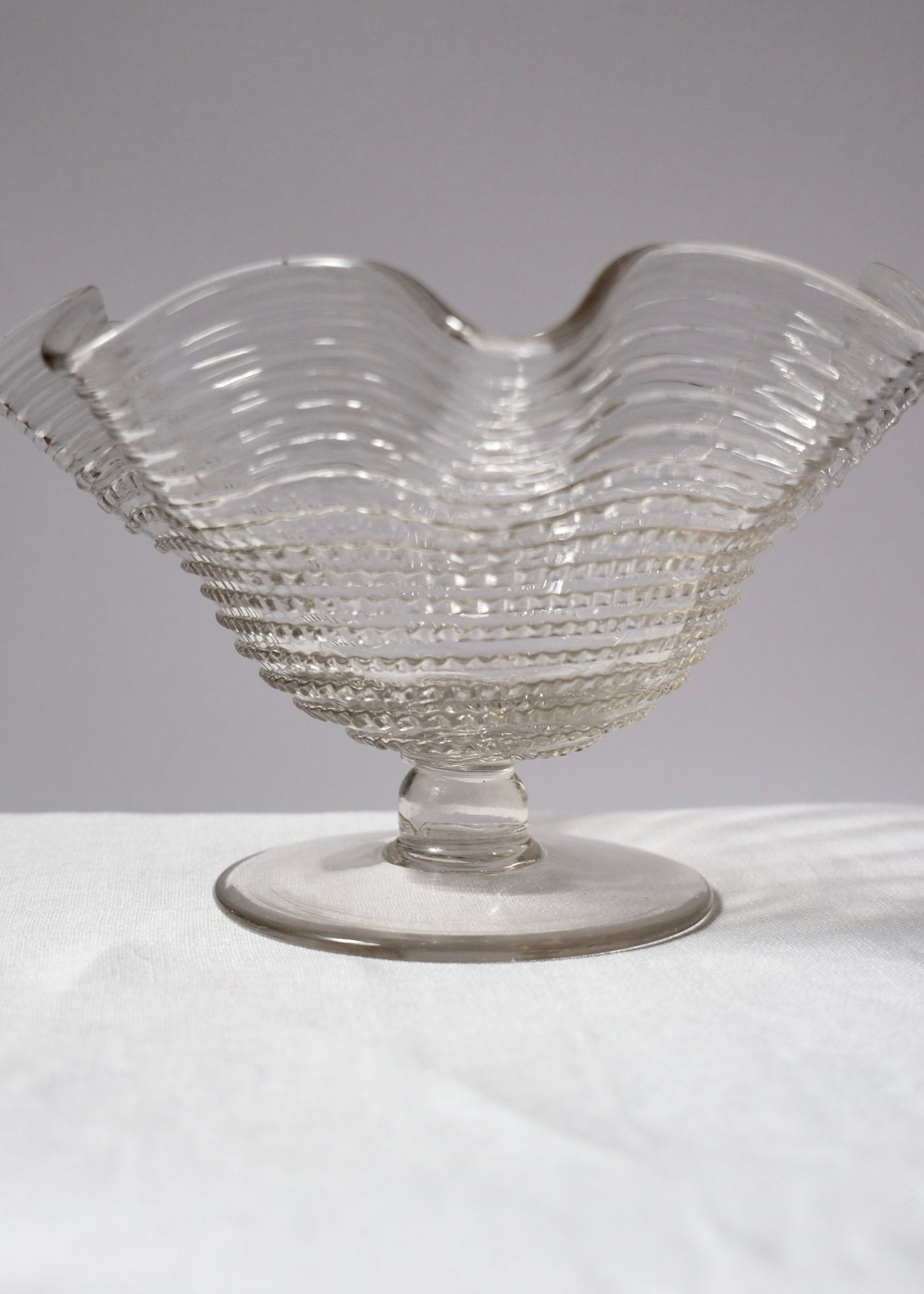 Coupe sur pied en verre soufflé