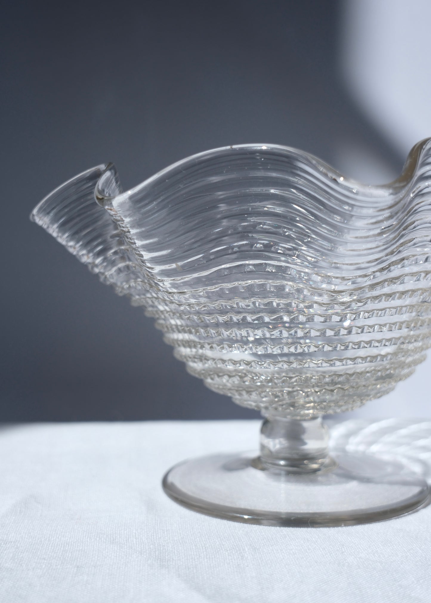 Coupe sur pied en verre soufflé