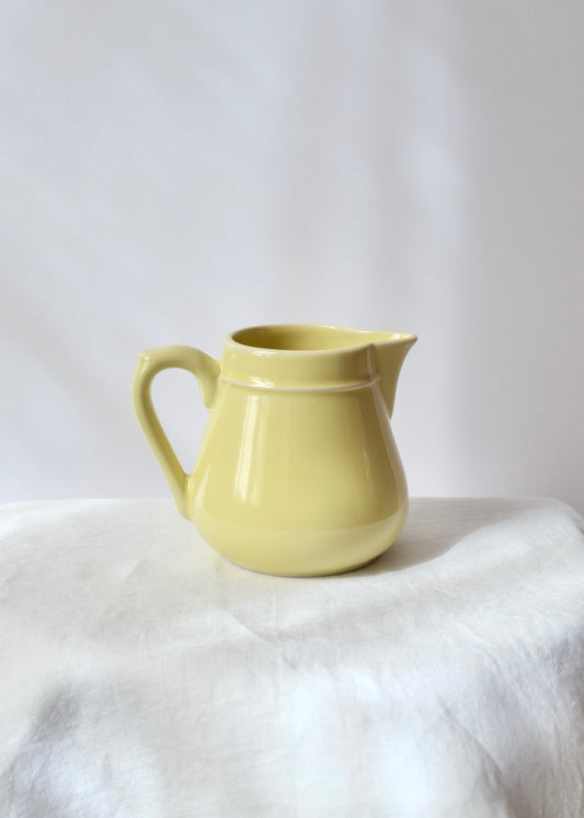 Pot à lait jaune clair