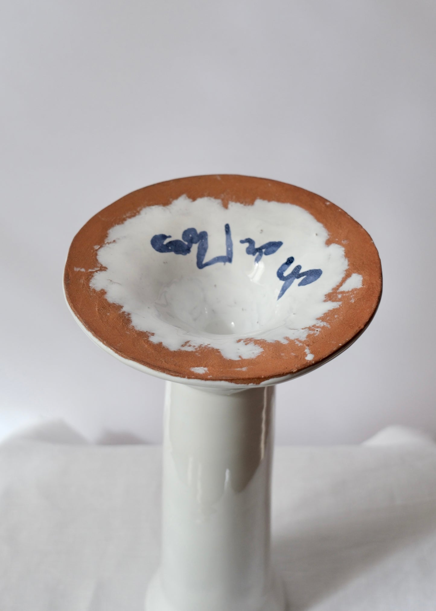 Le vase tube en céramique blanc Christian de Mons