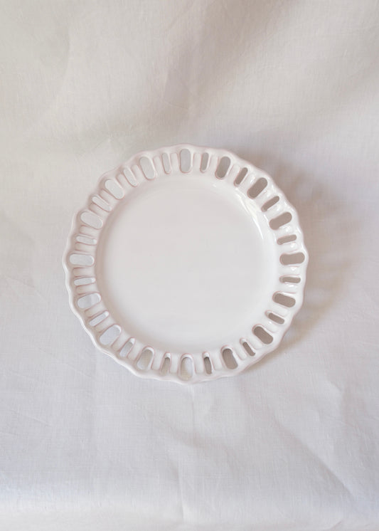 Assiette blanche Lallier à Moustiers