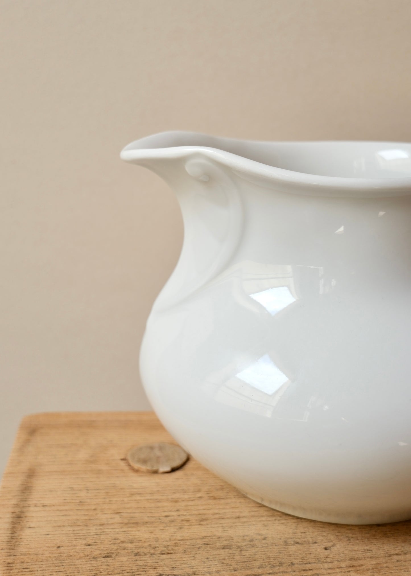 Pichet blanc en porcelaine