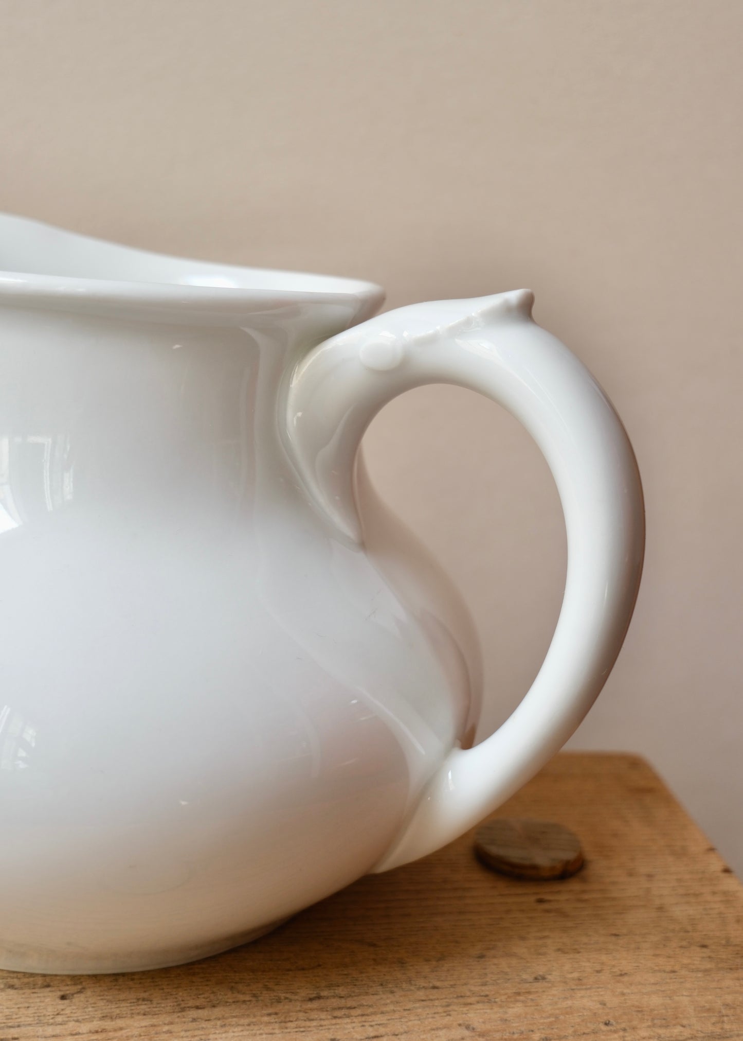 Pichet blanc en porcelaine