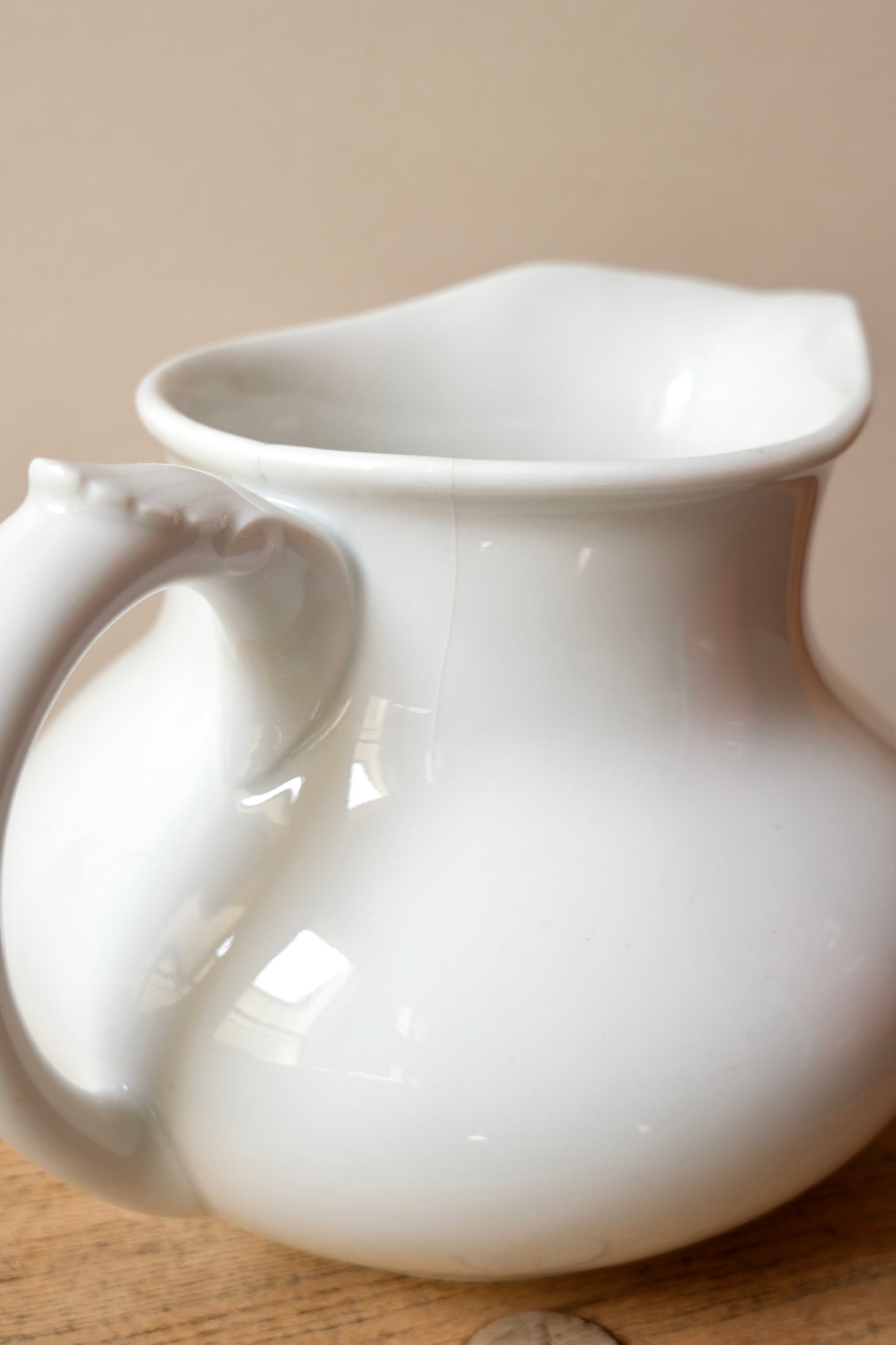 Pichet blanc en porcelaine