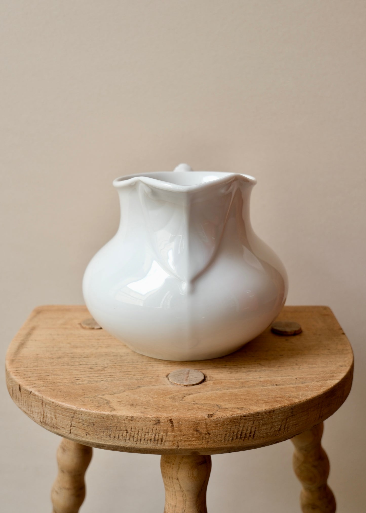 Pichet blanc en porcelaine