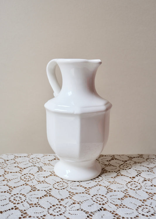 La petite carafe en porcelaine